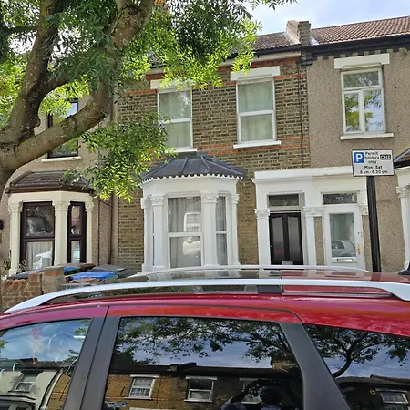 House Sleeps 8 - Garden - Short Walk To Station-3