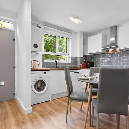 *Brand New 1 Bedroom Flat In Central London*-3