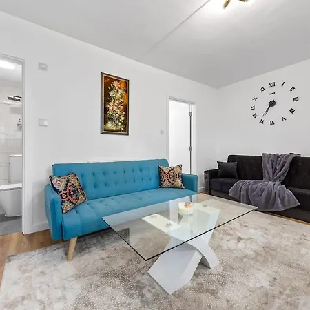 *Brand New 1 Bedroom Flat In Central London*-2