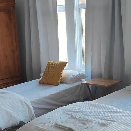 Stay In The Heart Of Walthamstow Central-3