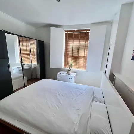Lovely One Bedroom Flat Sw8-2