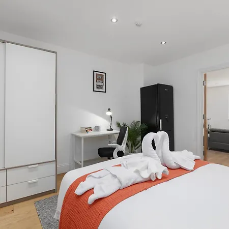 Stylish London Shoreditch Apartment With Balcony Sleeps 4 Family Friendly-2