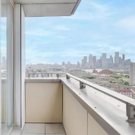 London City View Apartment, Short Walk To Tower Bridge, Free Parking-3