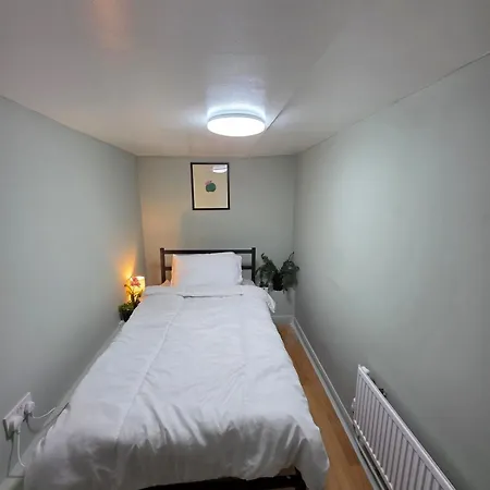 Private Basement Flat-2