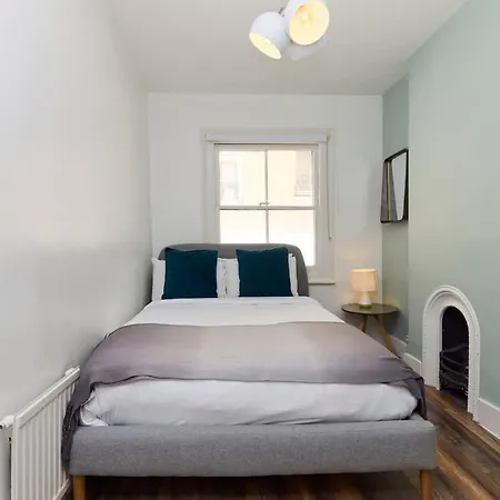 The South Kensington Mews - Lovely 5Bdr Home-3