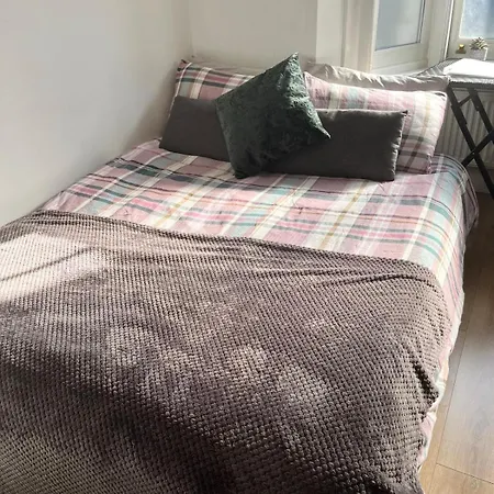 Comfy Stay In Wandsworth Town-2