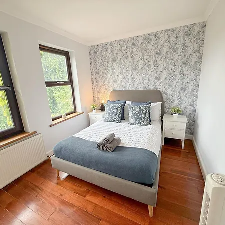 Newly Renovated 4-Bdr Crouch End Home With Balcony And Free Parking Near Alexandra Palace & Finsbury Park By Staylio London-3