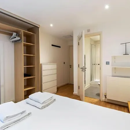 Central 2-Bed 2-Bath Apartment In Old Street-2