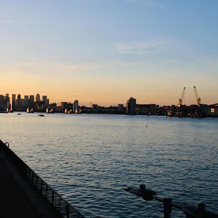 Amazing River View 2 Bedroom Apartment, Sleeps 6, Balcony And Parking-2
