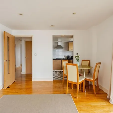 Amazing River View 2 Bedroom Apartment, Sleeps 6, Balcony And Parking-3