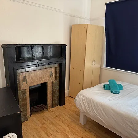 Rahal Hotel Hackney London-2