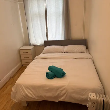 Rahal Hotel Hackney London-3