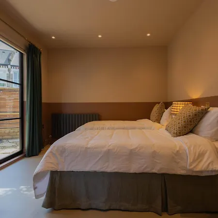 Lin Song House South London Garden Room Getaway-3