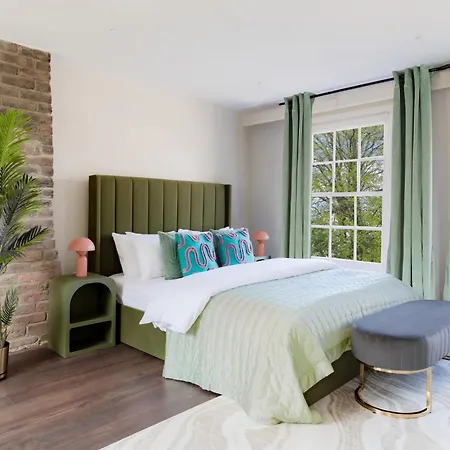 Design Haven! Big Group-Friendly 4Br City Escape In Waterloo'S Coolest Corner-3