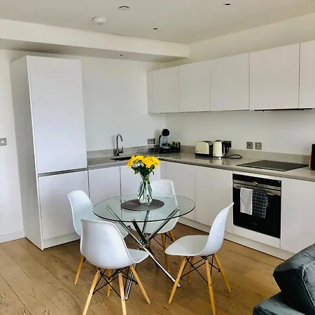 1 Bedroom Luxury Apartment 20 Min From Centre-2