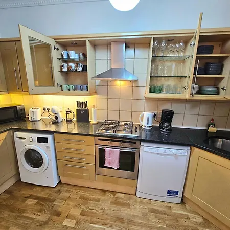 Spacious & Cosy 2 Bedroom Home Plus 2 Sofa-Beds With Private Entrance And Back Patio, 3 Min Walk To Earl'S Court Station-2