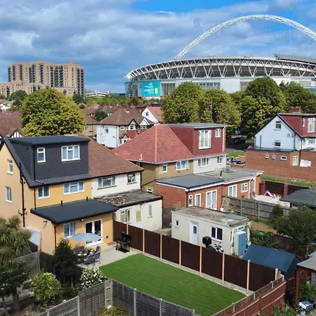 Modern 5 Bed Home By Wembley Stadium Sleeps 11 And Free Parking-2