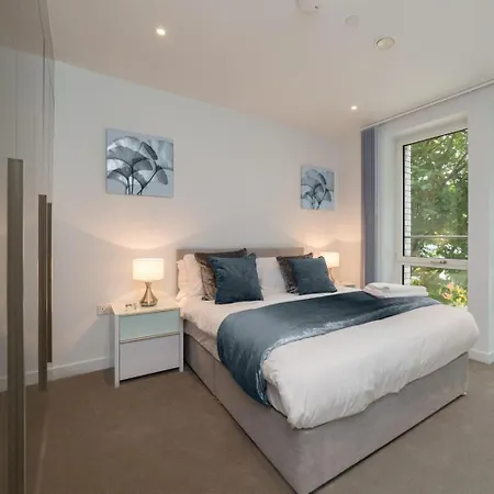 Deluxe Central London Apartment-3
