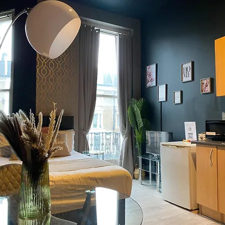 Holland Rd Studios Close To Olympia London-3