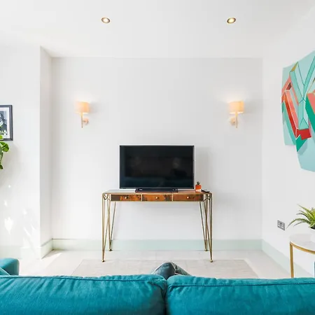 Cute 1-Bedroom Ground Apartment In Stoke Newington-2