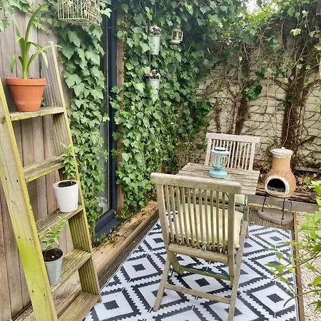 Eco Lodge In Tranquil Setting Close To Central London-2