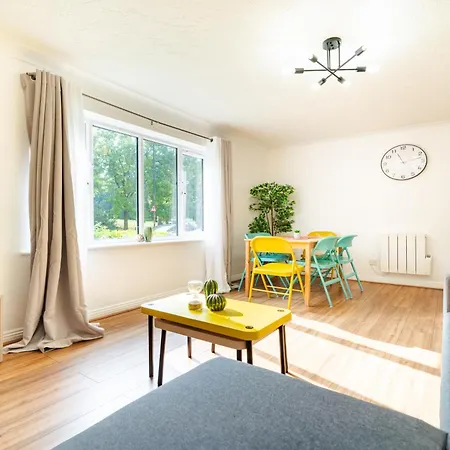 Cosy 2 Bedroom 2 Bathroom Apartment, Sleeps 6, Park View, Free Parking, Walk To Borough Market, Elephant & Castle, Tower Bridge-2