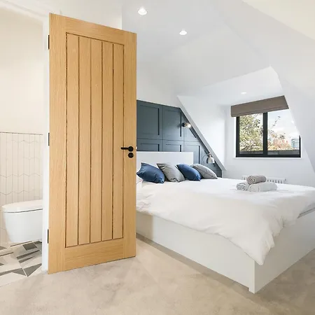 Luxe 2 Bed - 20 Minutes From Central London-3