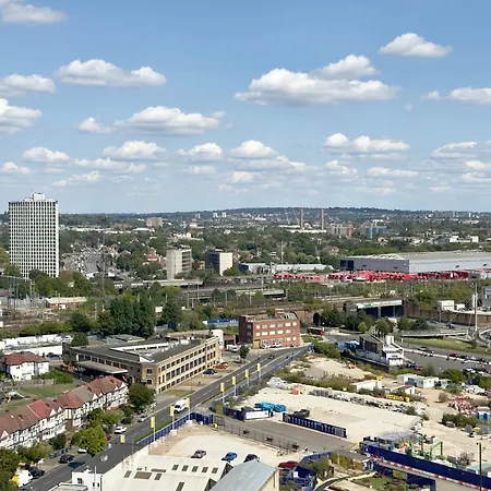 Wembley Cozy Cloud Waterfront Retreat With Parking Near Wembley Stadium-2