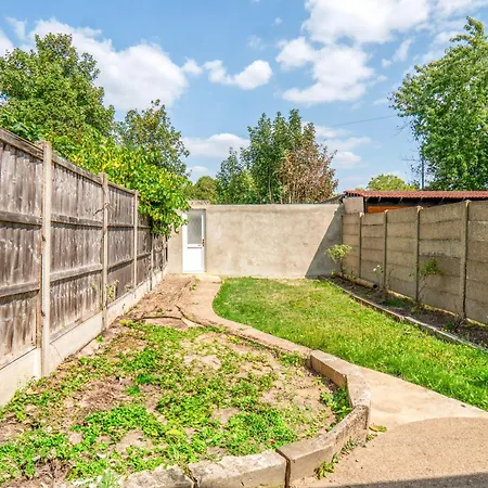 Family 4-Bed Wembley Stadium Home - Parking & Long Stays-3