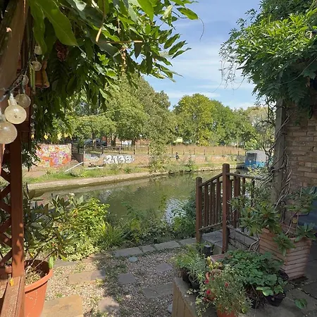 Canal View House: City of London Oasis-2