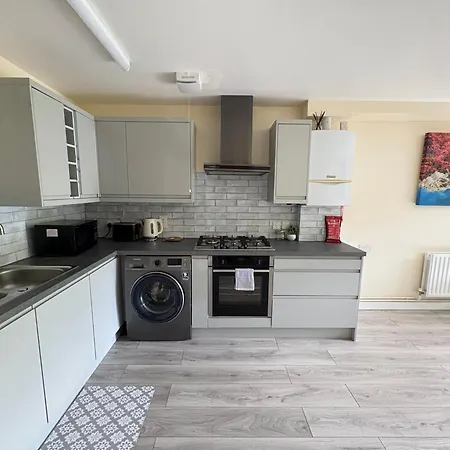 Cosy 2-Bed Flat Near Excel And City Airport-2
