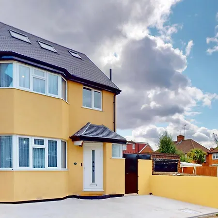 Modern 5 Bed Home By Wembley Stadium Sleeps 11 And Free Parking-3