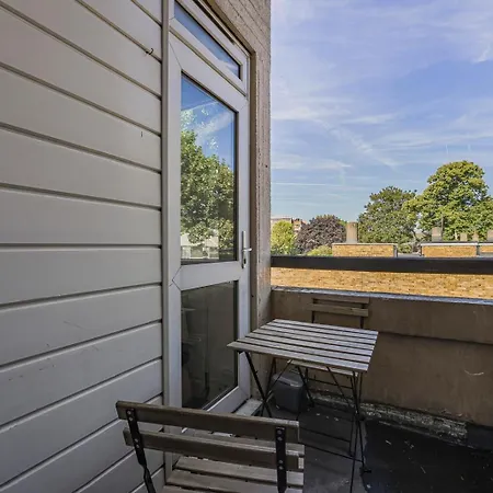 Peckham Apartment With 2 Balcony-2