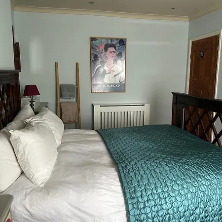 Centrally Located Boutique Townhouse-3