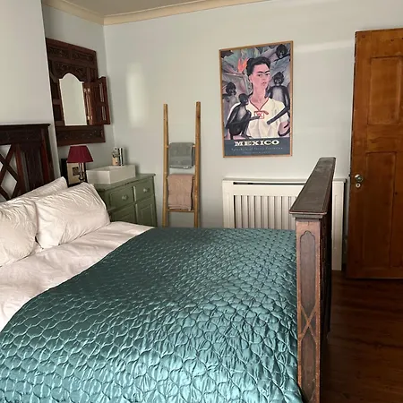 Centrally Located Boutique Townhouse-2
