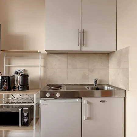 Warm Apartments In Queensway-2