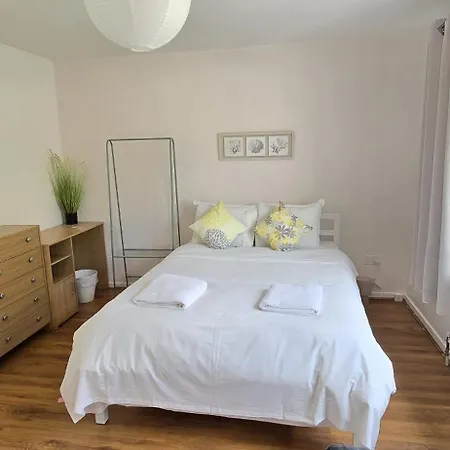 Property Near Aldgate London-3