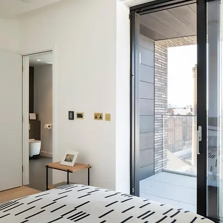 St Pancras, Luxury 3 Bed Apartment, 2 Balconies-3