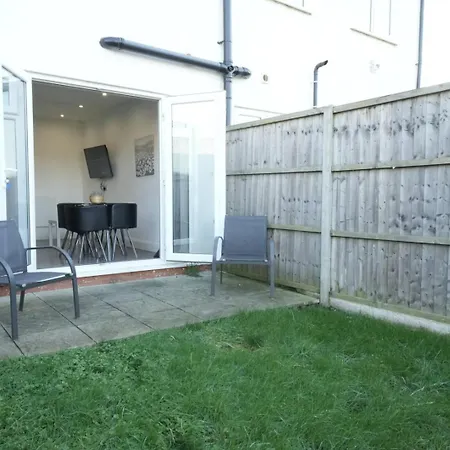 Hatton Apartments: Airport-Adjacent with Free Parking and Underground Access-2