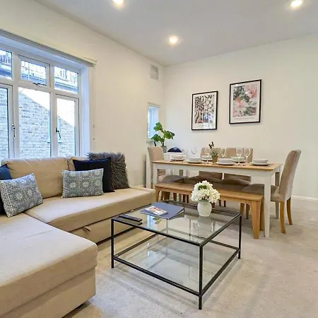 Lovely 3-Bedroom Maisonette In Hammersmith With Rooftop Terrace Near Shepherds Bush & Ravenscourt Park By Staylio London-2