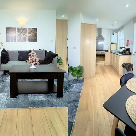 Vibrant 2-Bed Apartment 1 Min Walk To Tube Central London Base Free Wifi-2