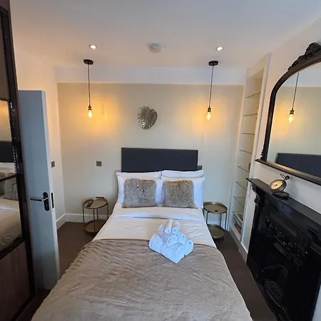 Luxury Double Bedroom En Suite-2