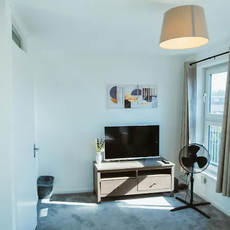 Modern 2 Bedroom Terrace-2