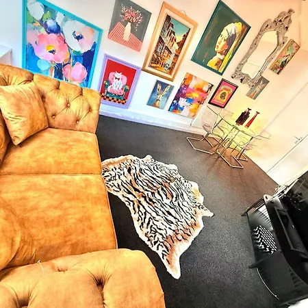 Designer 2-Bed Flat By Tower Bridge-2
