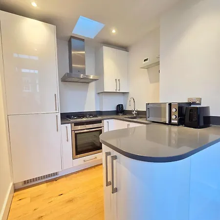 Elegant 2 Bedroom Apartment In Knightsbridge-3