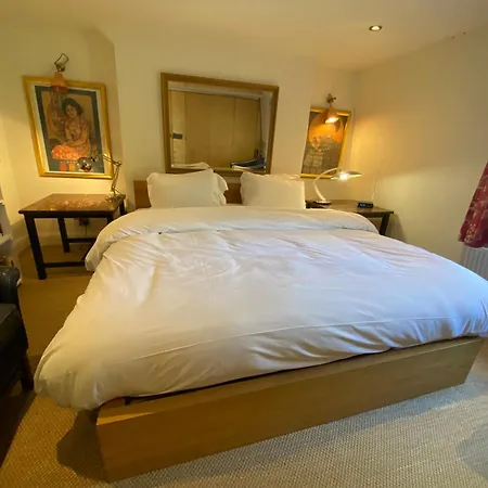 Quirky 2Bed Aps In Central London-3