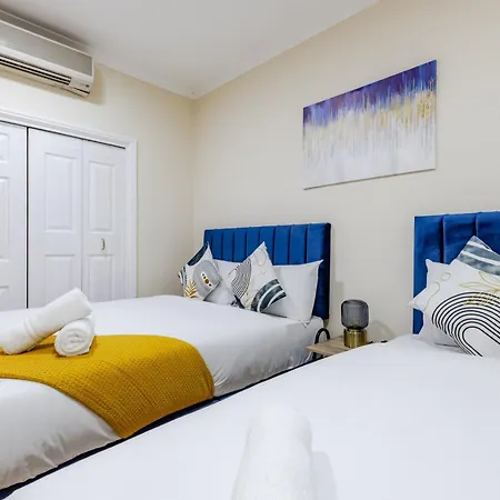 Comfy Apartments In Queensway-2