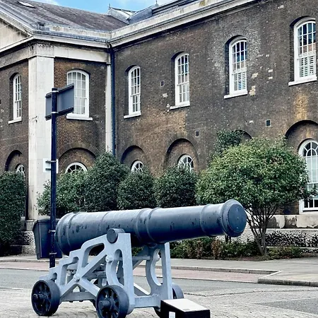 Luxury 2Bed, 2Bath Flat In Greenwich London-2