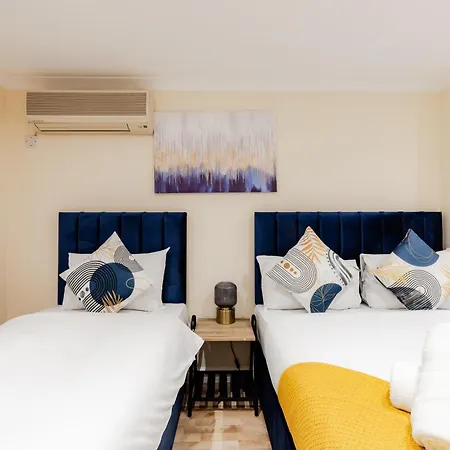 Comfy Apartments In Queensway-2