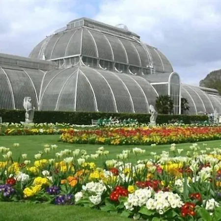 Kew Studios And Rooms-3